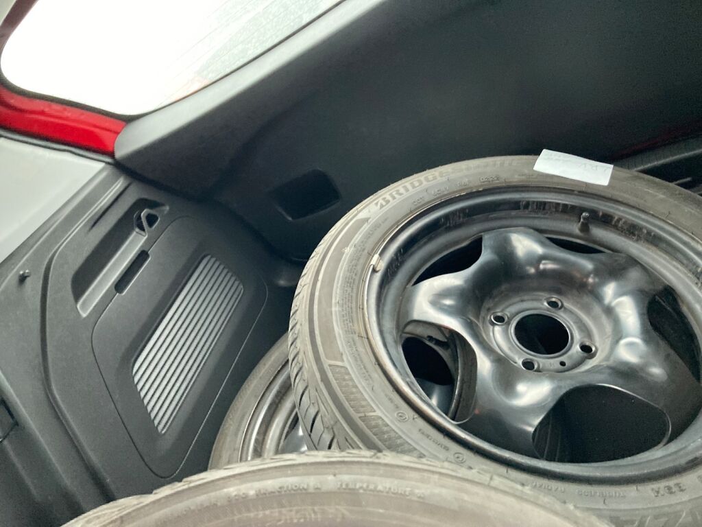 Opel Crossland 2022 Punainen