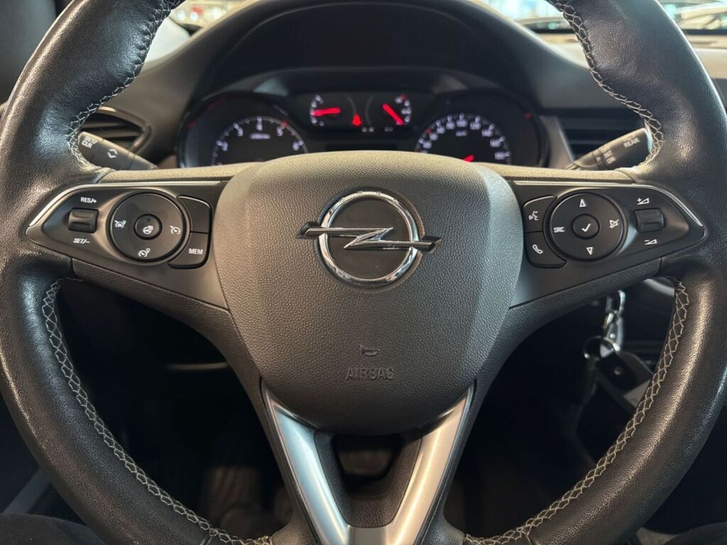 Opel Crossland 2022 Punainen