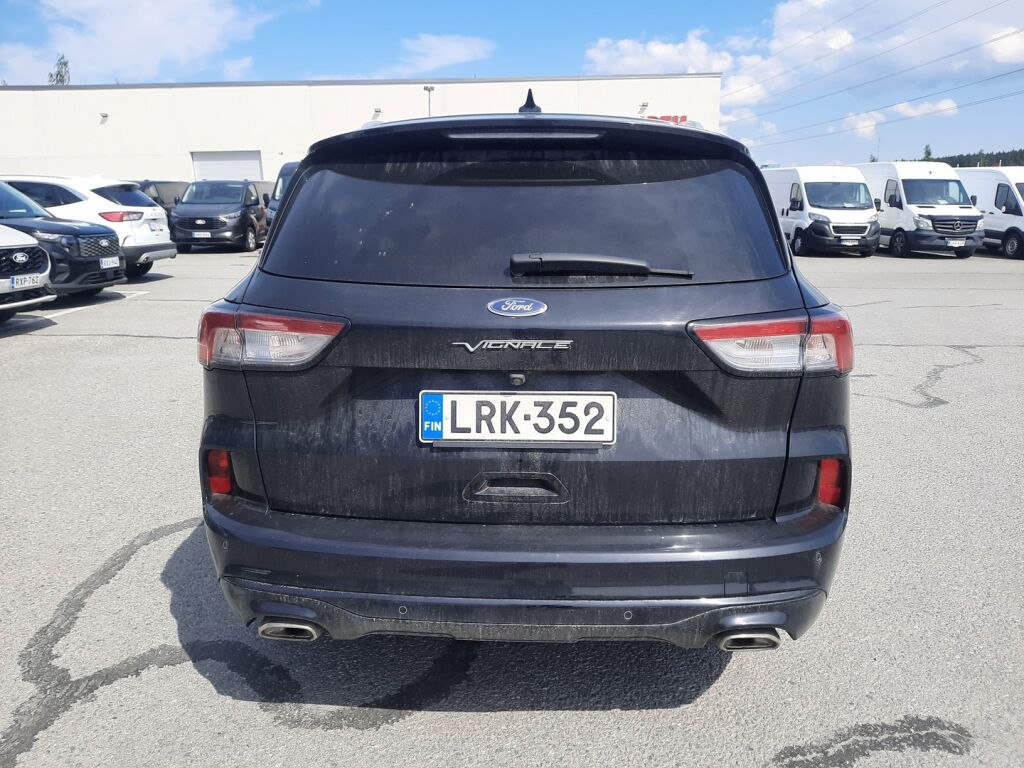 Ford Kuga 2022 Musta