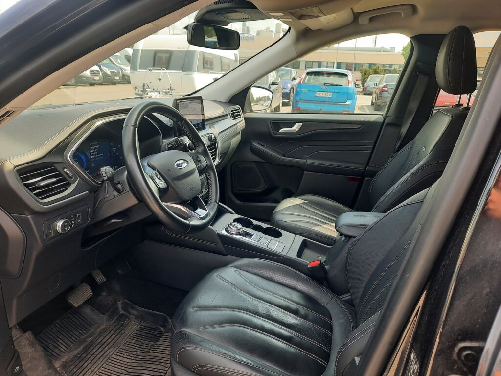 Ford Kuga 2022 Musta