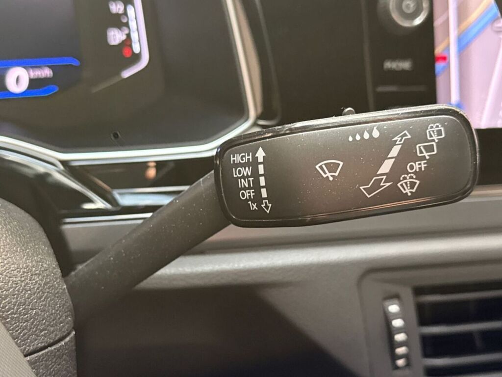 Volkswagen Taigo 2022 Punainen