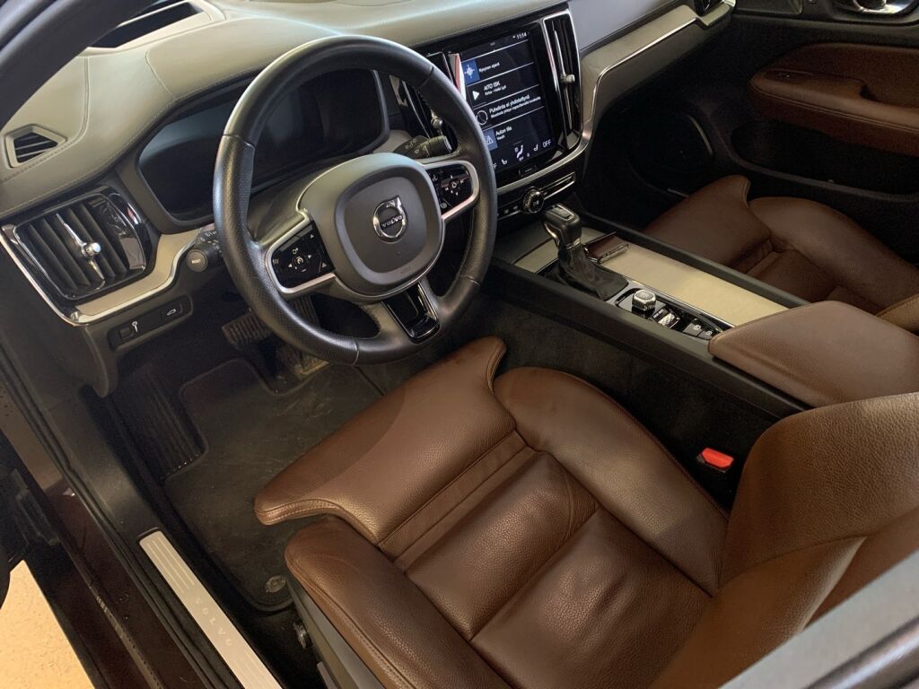 Volvo V60 2018 Ruskea (beige)