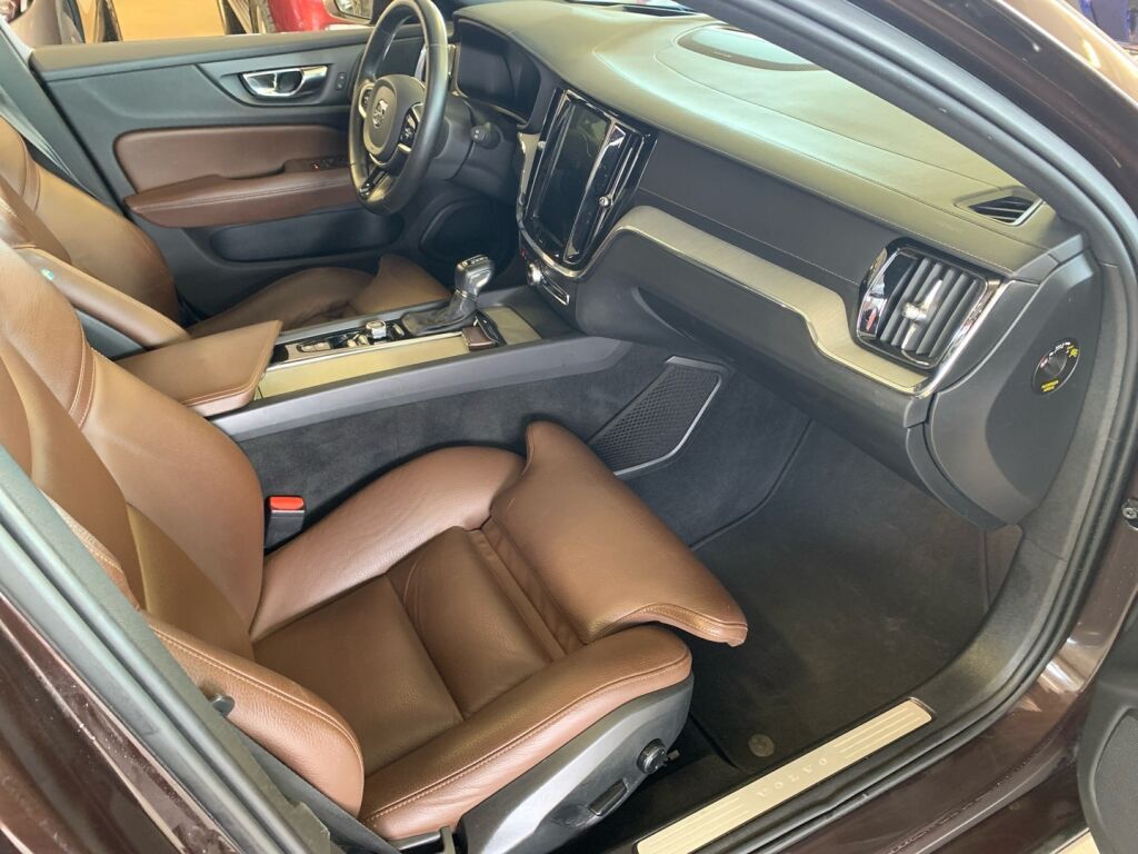 Volvo V60 2018 Ruskea (beige)
