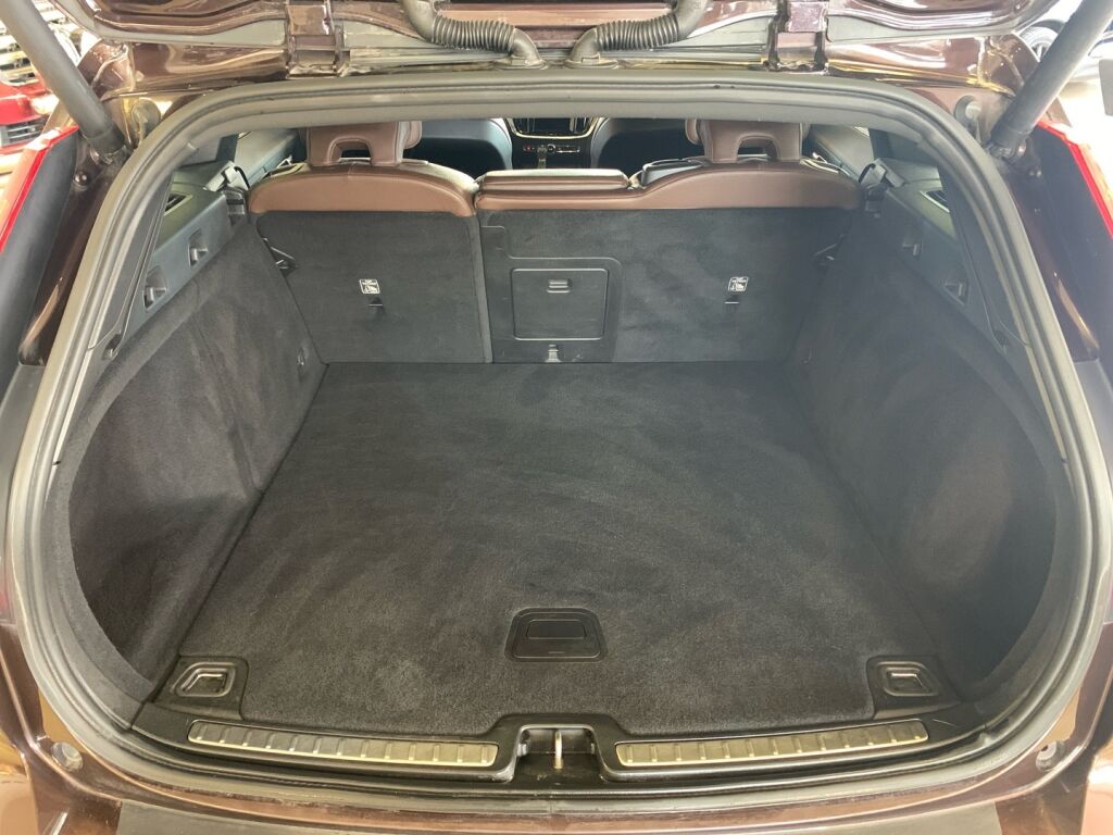 Volvo V60 2018 Ruskea (beige)