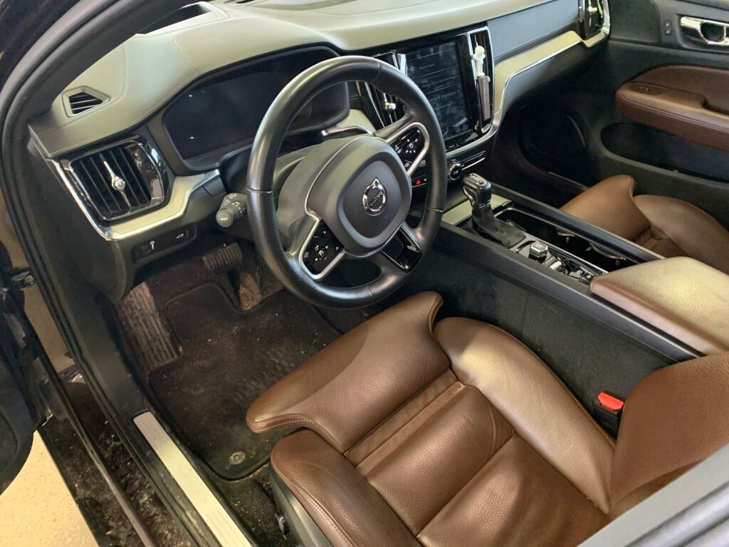 Volvo V60 2018 Ruskea (beige)
