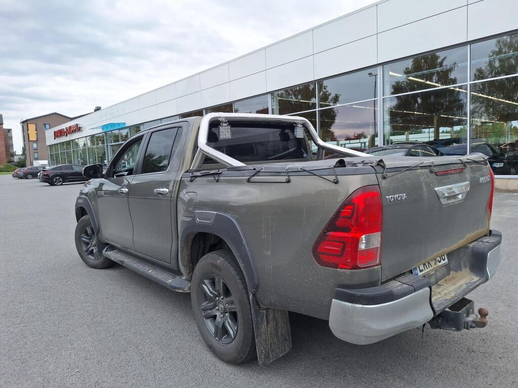 Toyota Hilux 2022 Ruskea (beige)