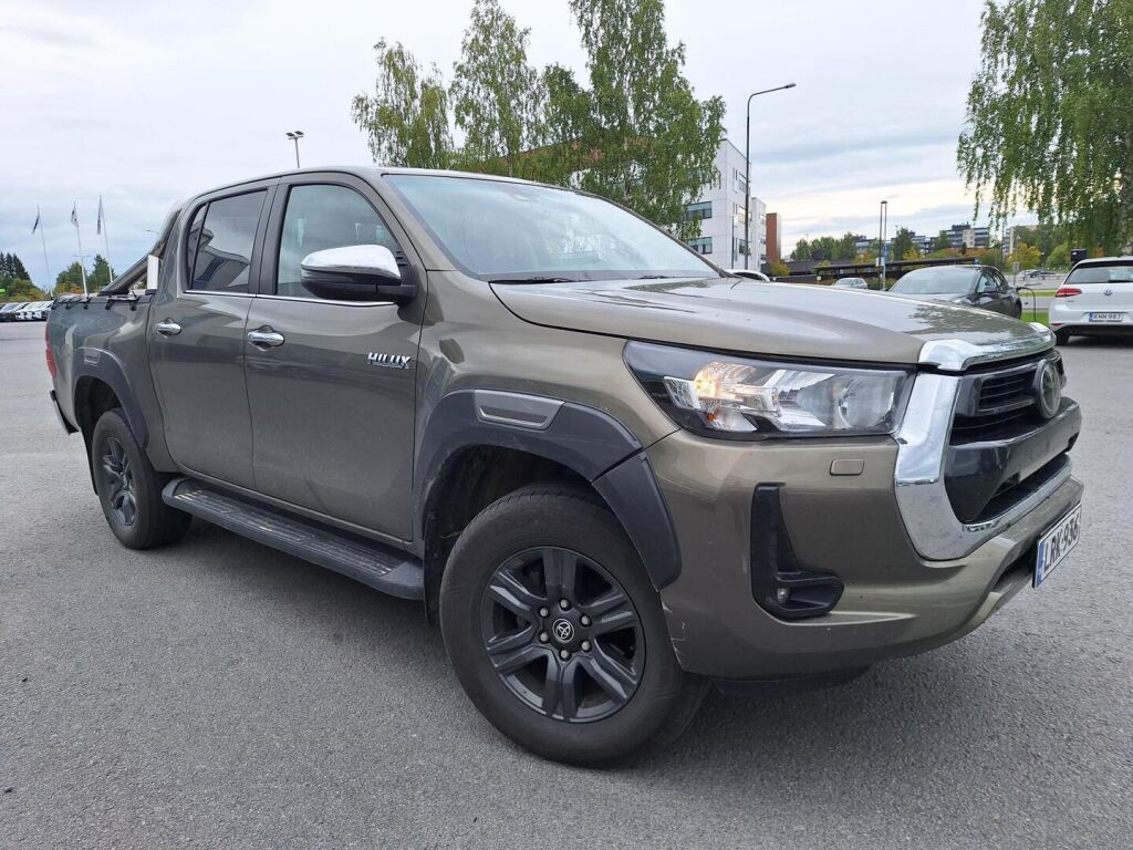 Toyota Hilux 2022 Ruskea (beige)