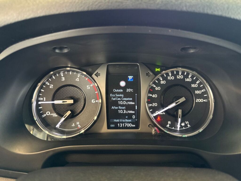 Toyota Hilux 2022 Ruskea (beige)