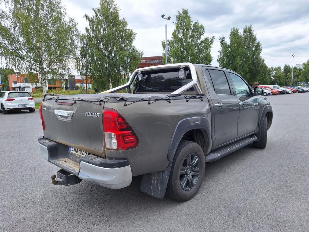Toyota Hilux 2022 Ruskea (beige)