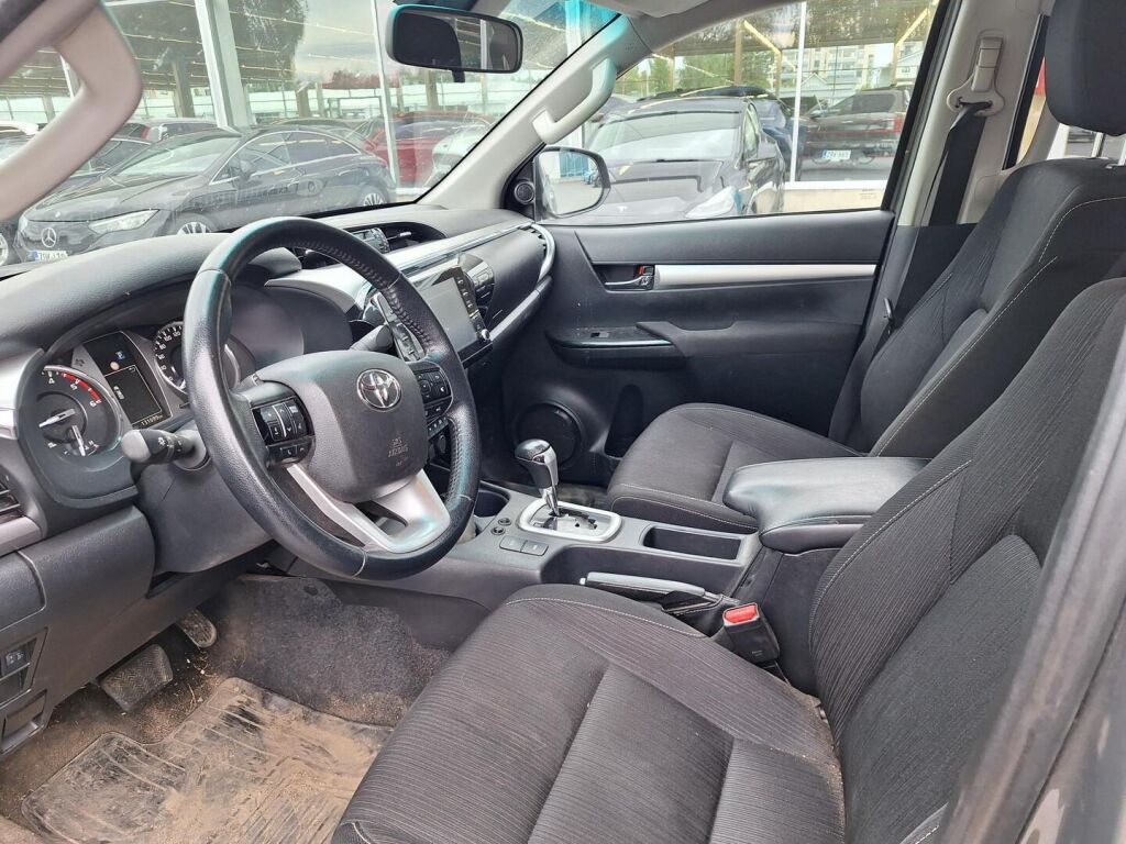 Toyota Hilux 2022 Ruskea (beige)