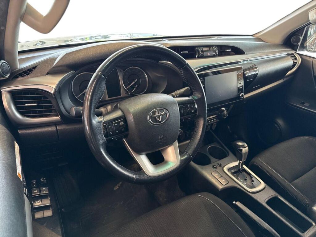 Toyota Hilux 2022 Ruskea (beige)