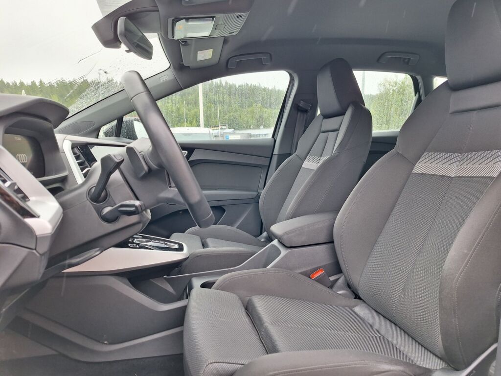 Audi Q4 e-tron 2023 Musta