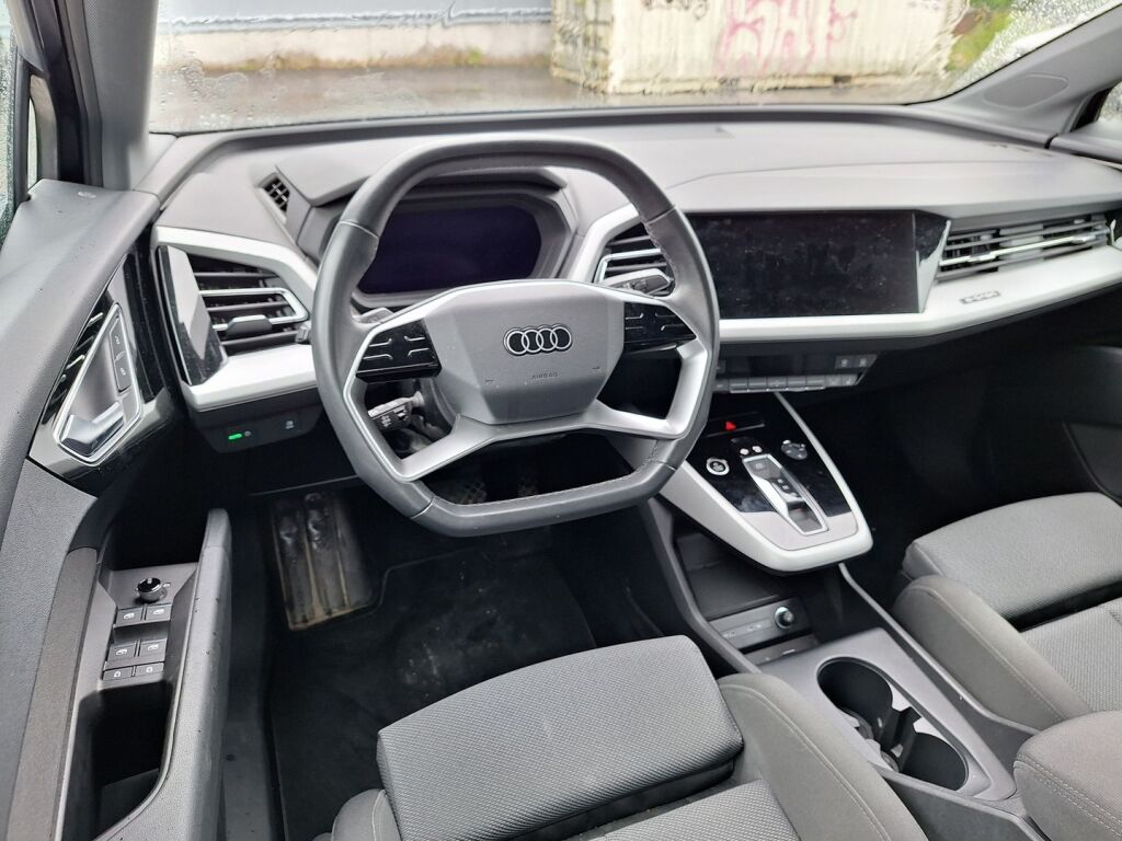 Audi Q4 e-tron 2023 Musta
