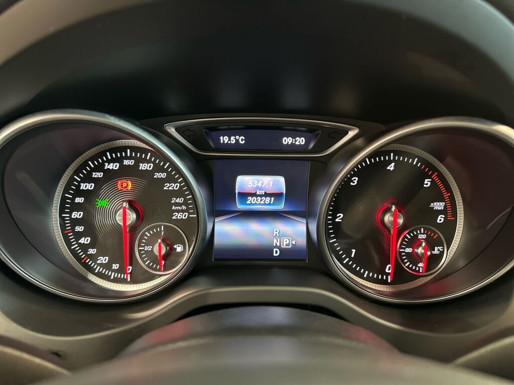 Mercedes-Benz CLA 2016 Kameleontti