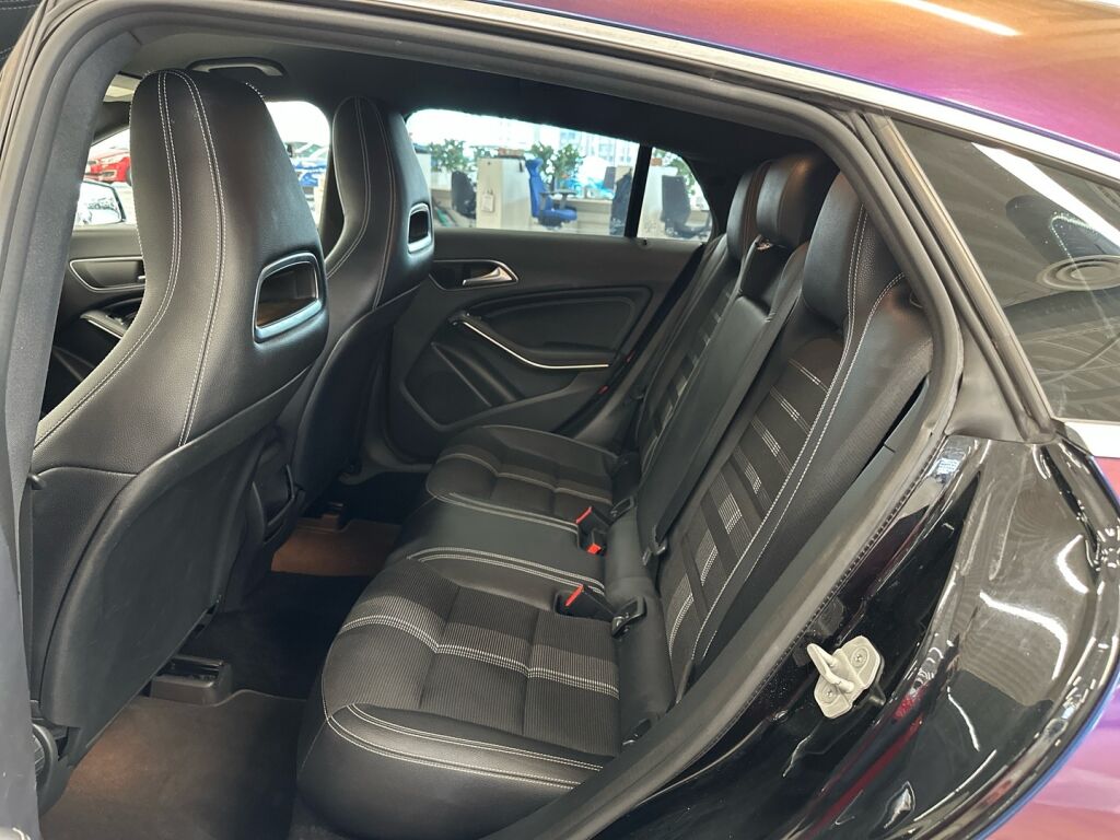 Mercedes-Benz CLA 2016 Kameleontti