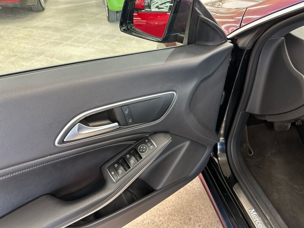 Mercedes-Benz CLA 2016 Kameleontti