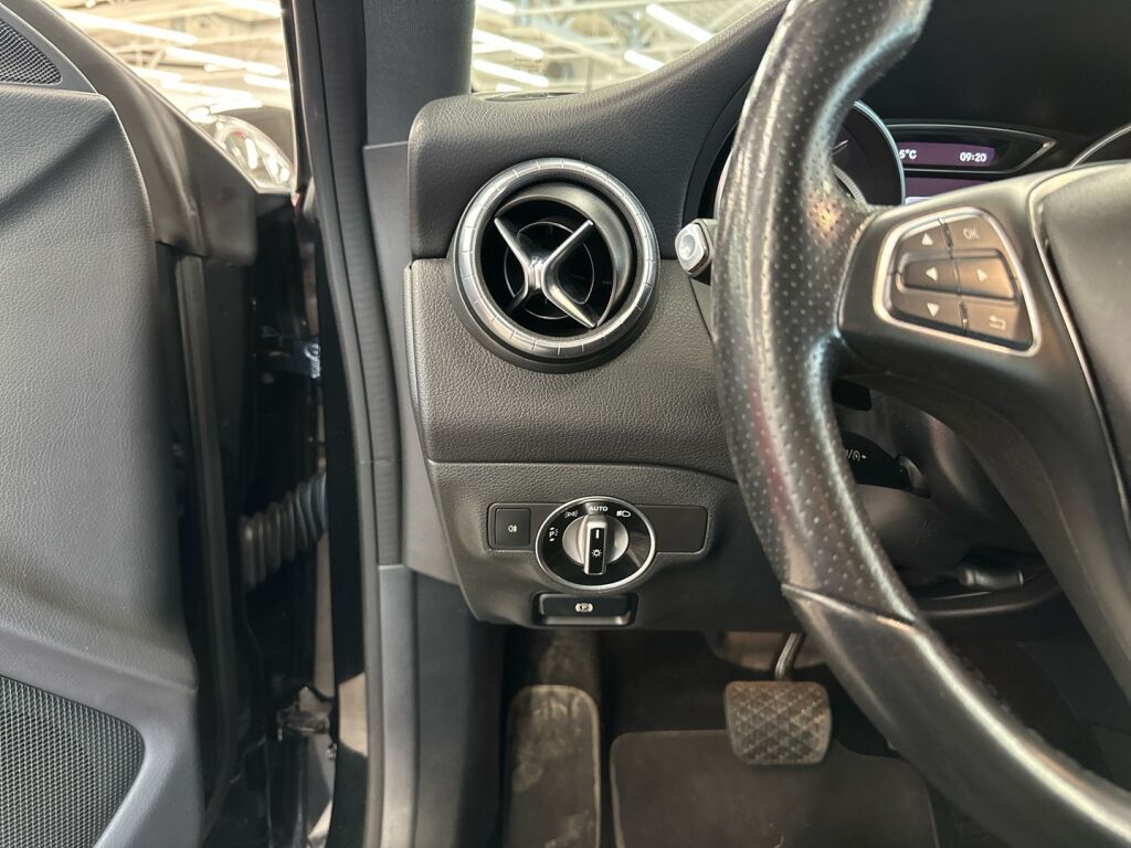 Mercedes-Benz CLA 2016 Kameleontti