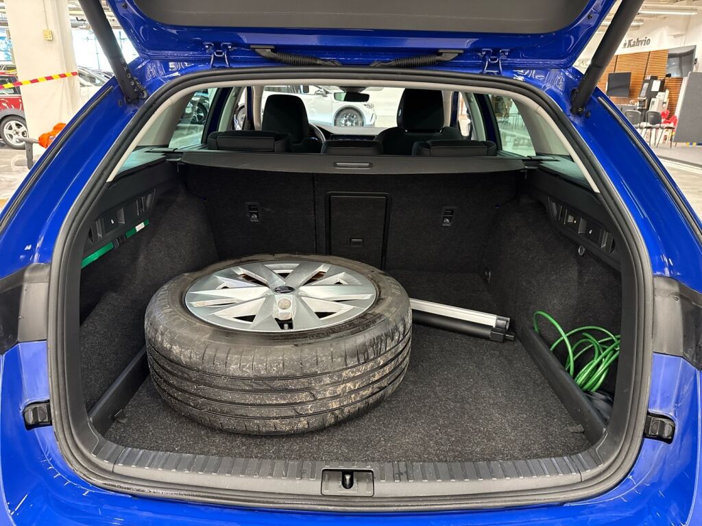 Skoda Octavia 2022 Sininen