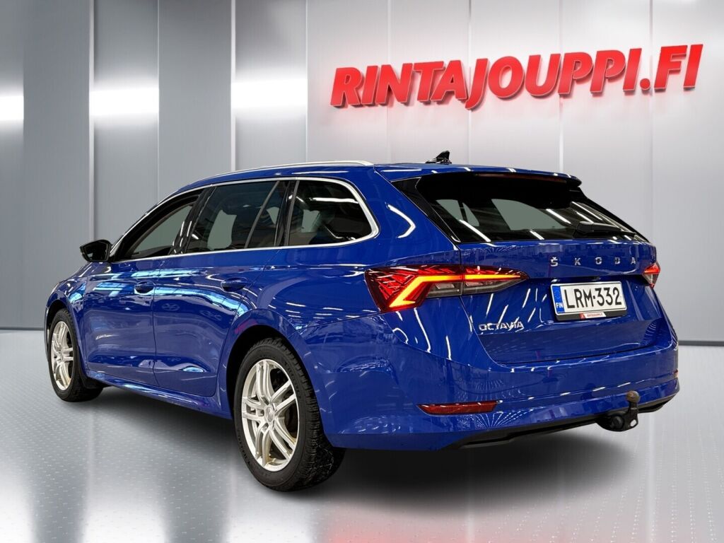 Skoda Octavia 2022 Sininen