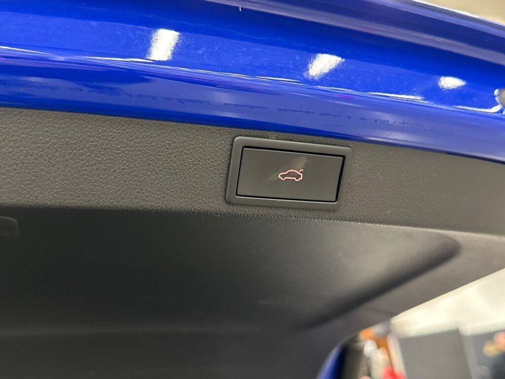 Skoda Octavia 2022 Sininen