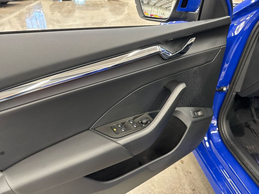 Skoda Octavia 2022 Sininen