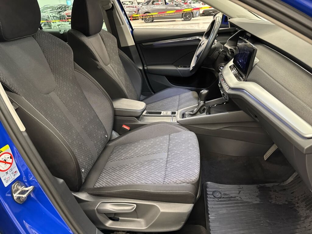 Skoda Octavia 2022 Sininen