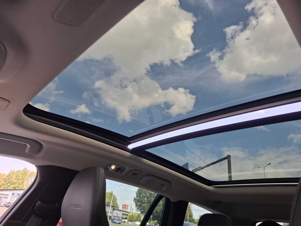 Volvo V60 2019 Musta