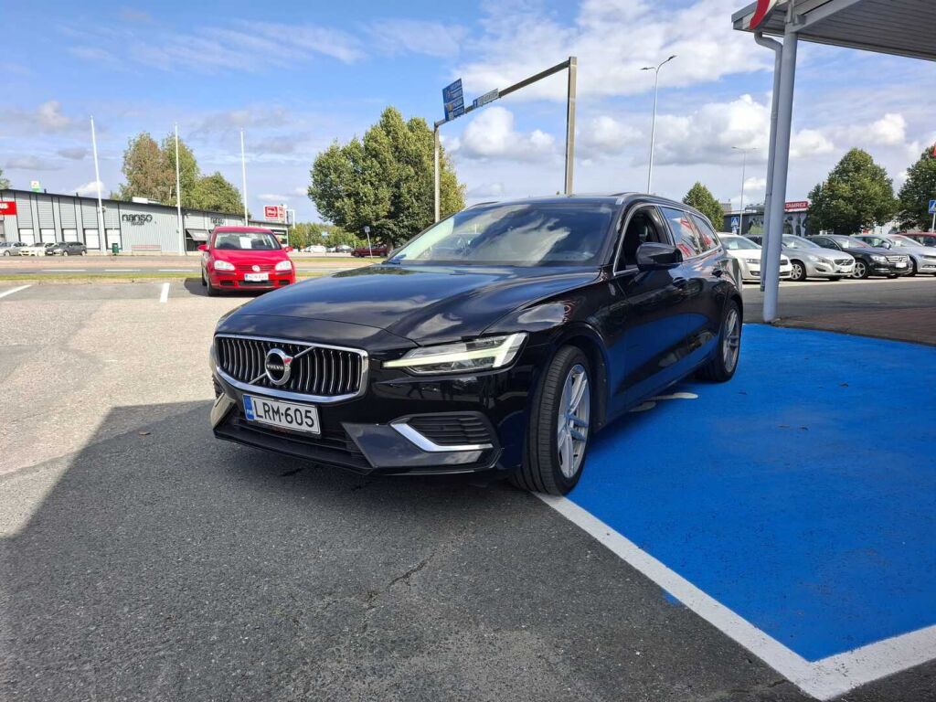 Volvo V60 2019 Musta