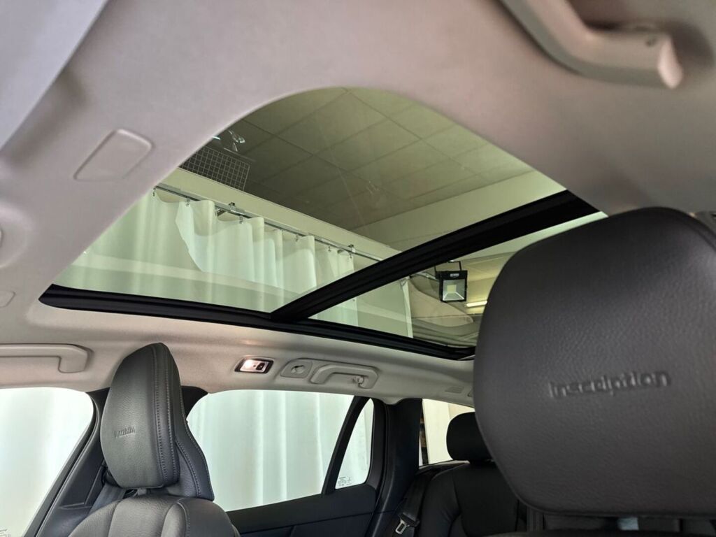 Volvo V60 2019 Musta