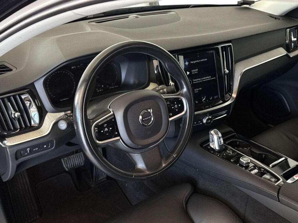 Volvo V60 2019 Musta