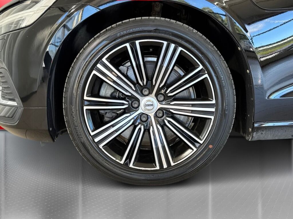 Volvo V60 2019 Musta