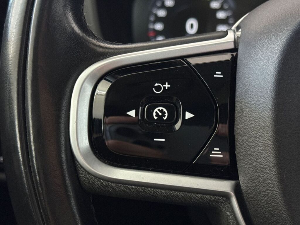 Volvo V60 2019 Musta