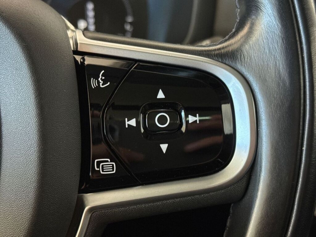 Volvo V60 2019 Musta