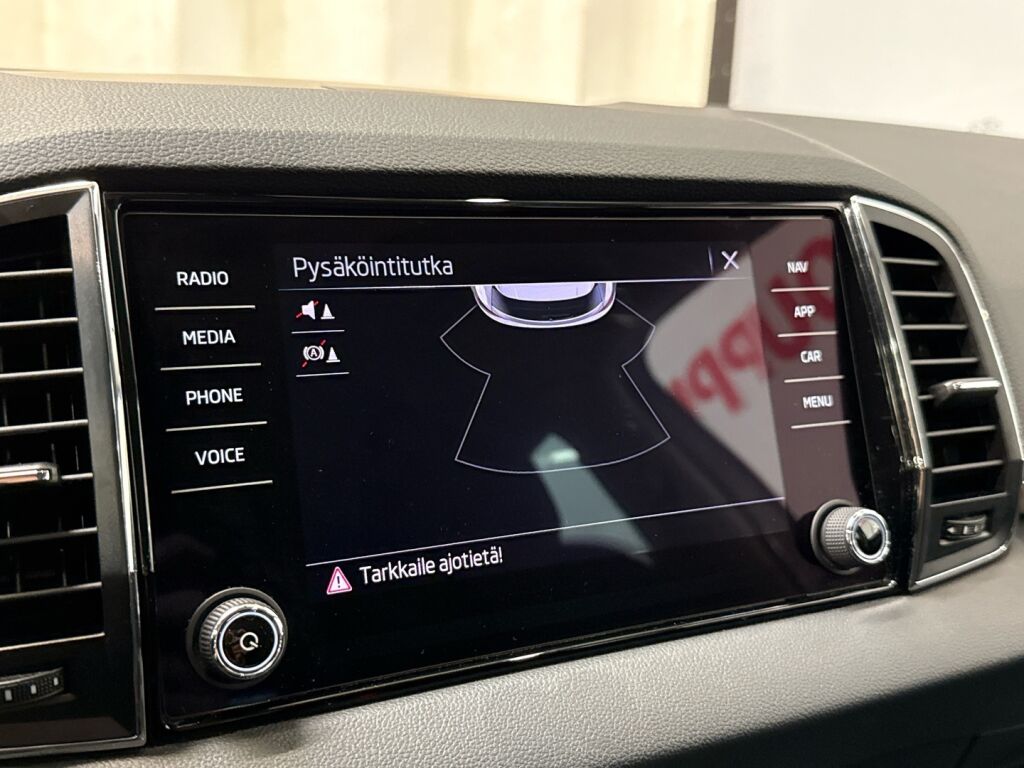 Skoda Karoq 2023 Valkoinen