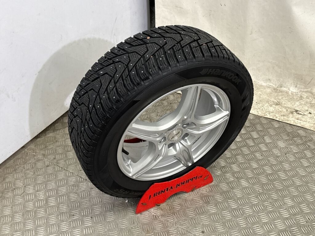 Skoda Karoq 2023 Valkoinen