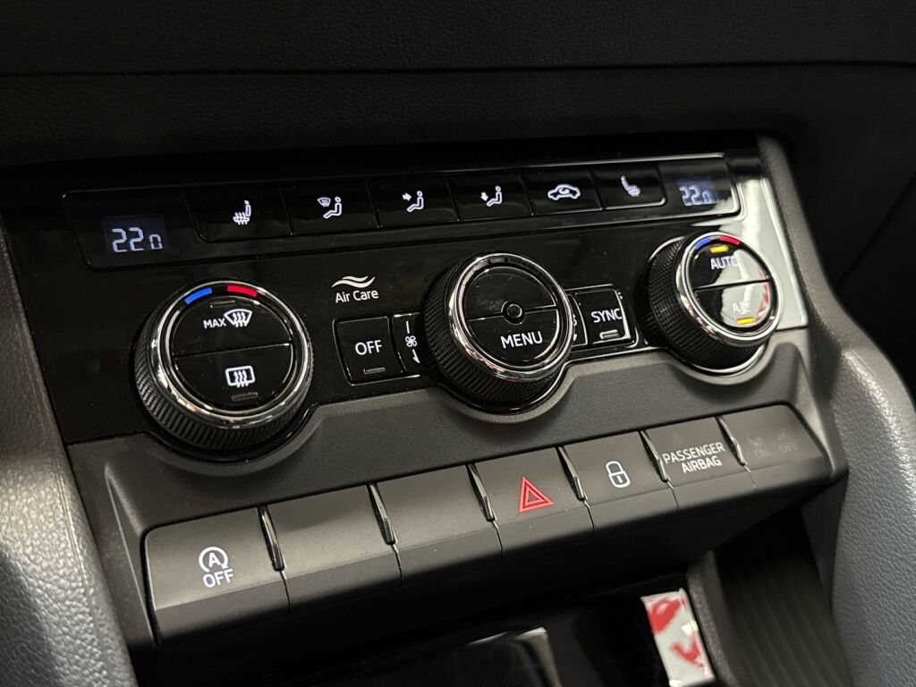 Skoda Karoq 2023 Valkoinen