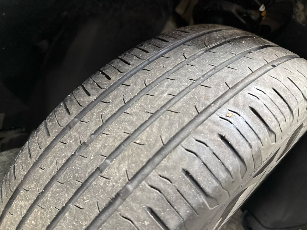 Skoda Karoq 2023 Valkoinen