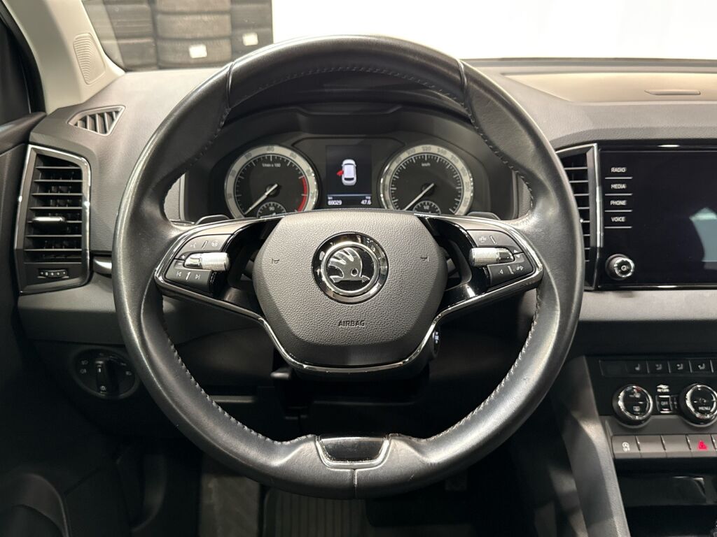 Skoda Karoq 2023 Valkoinen