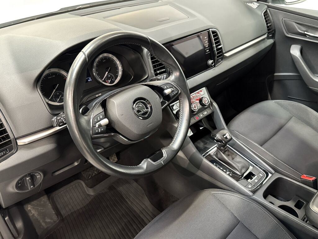 Skoda Karoq 2023 Valkoinen