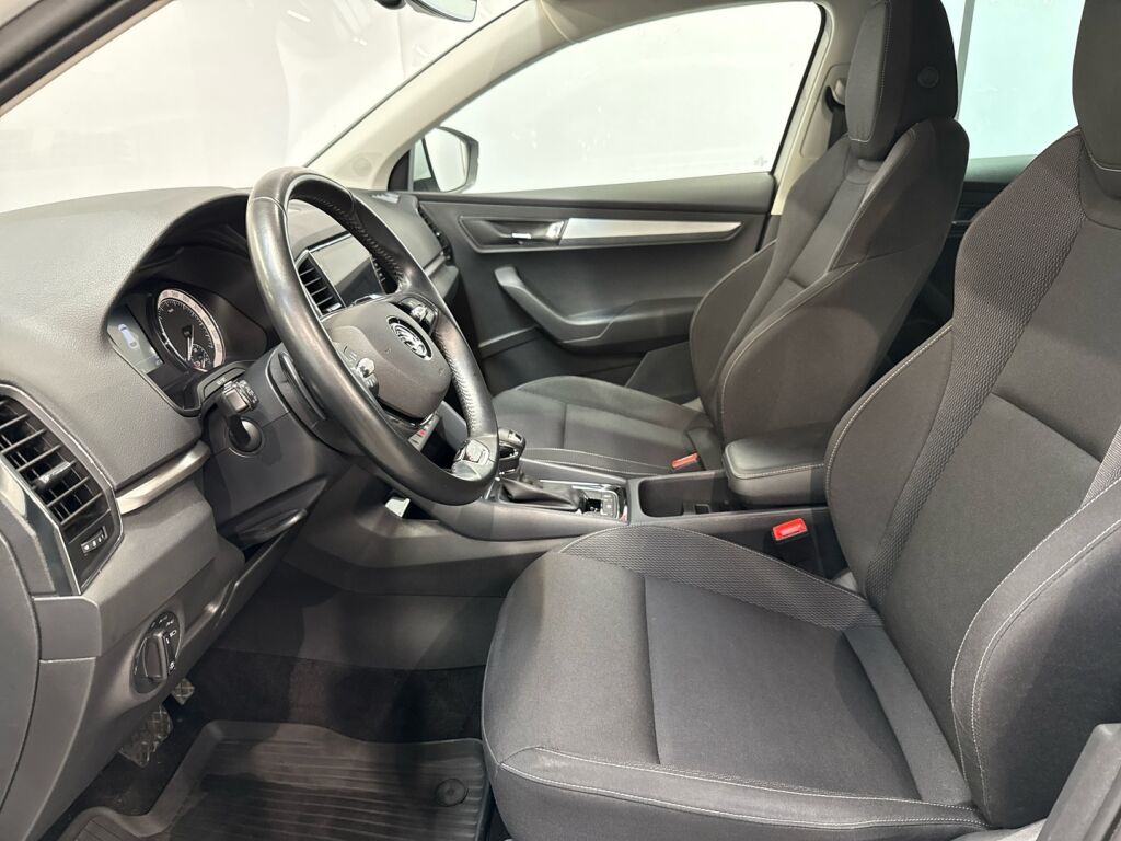 Skoda Karoq 2023 Valkoinen