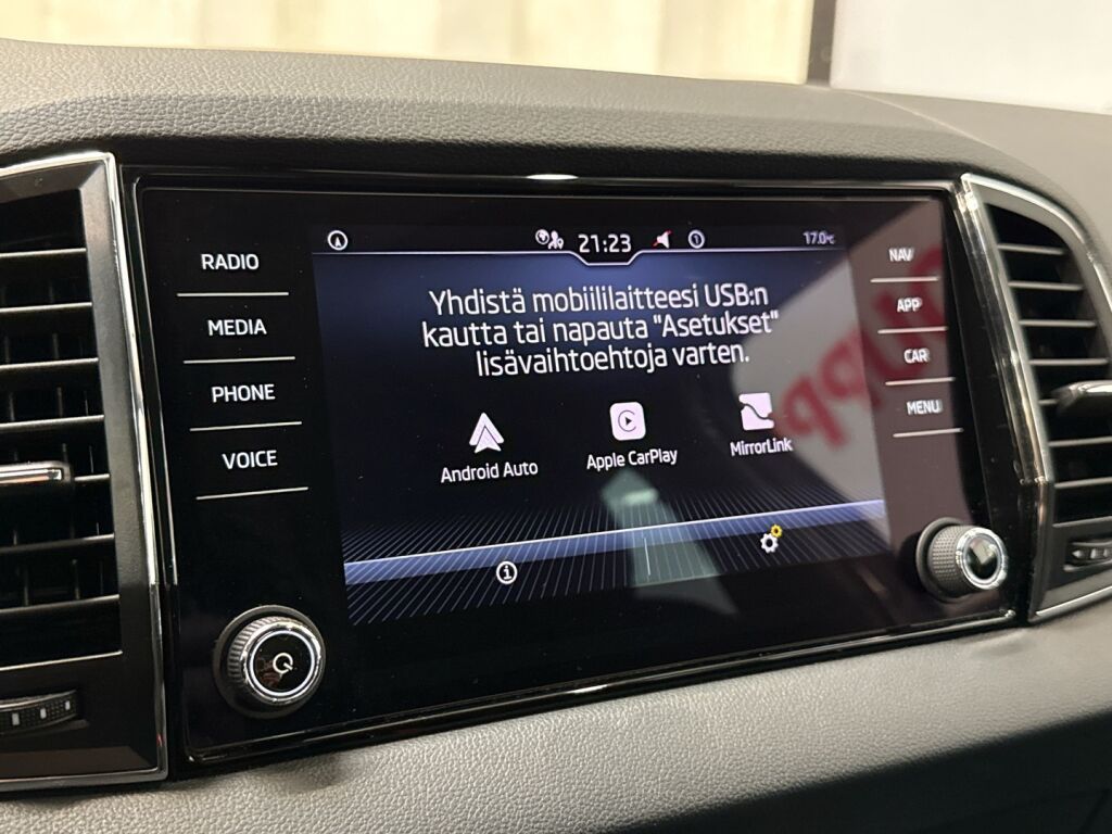 Skoda Karoq 2023 Valkoinen