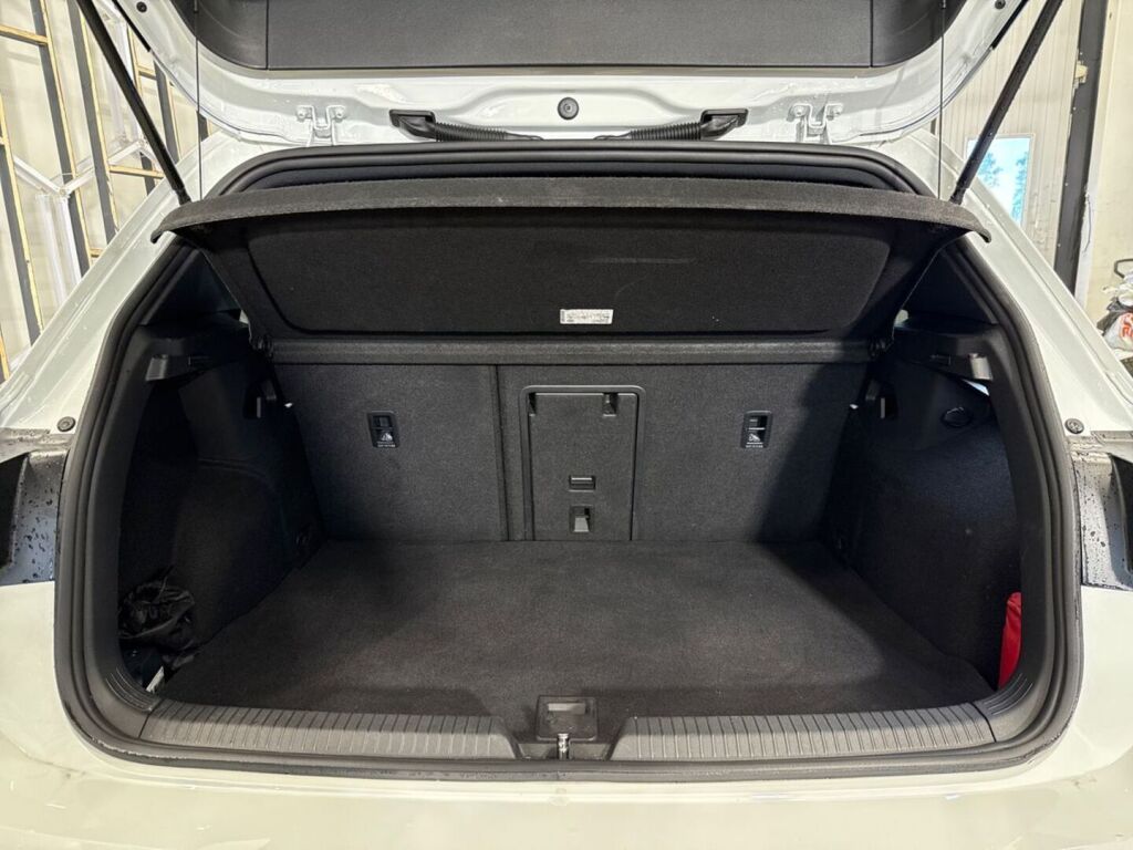 Volkswagen Golf 2021 Valkoinen