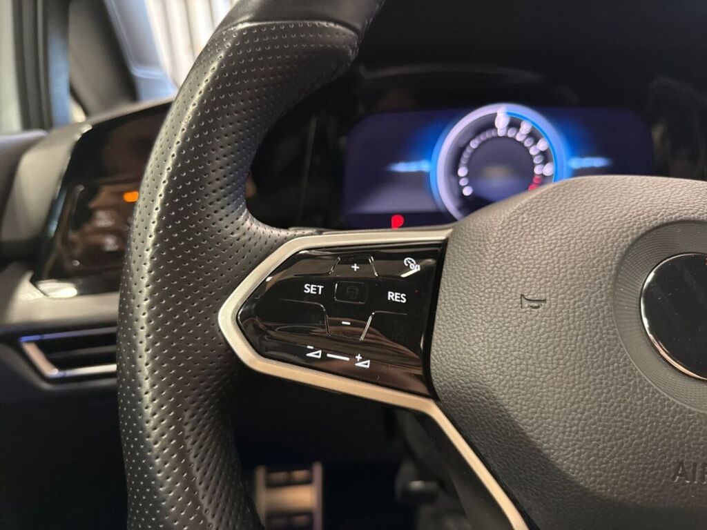 Volkswagen Golf 2021 Valkoinen