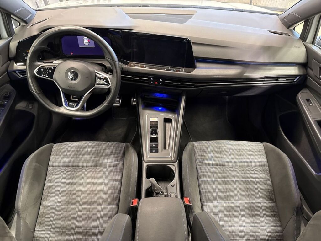 Volkswagen Golf 2021 Valkoinen
