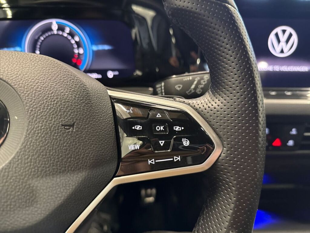 Volkswagen Golf 2021 Valkoinen