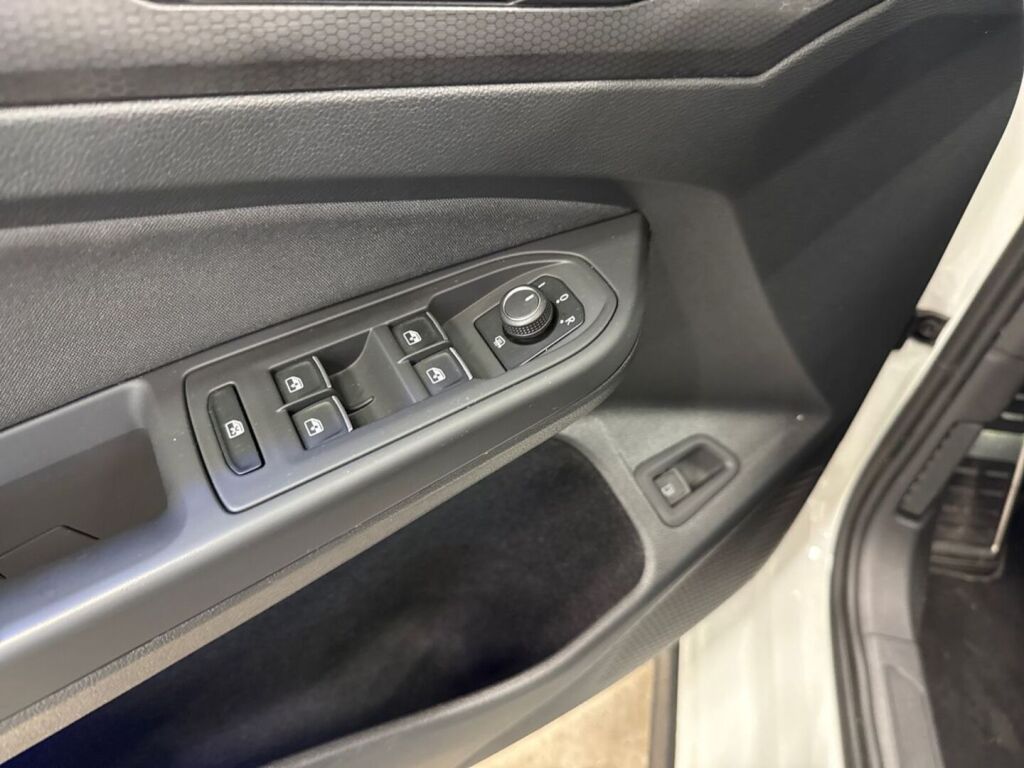 Volkswagen Golf 2021 Valkoinen