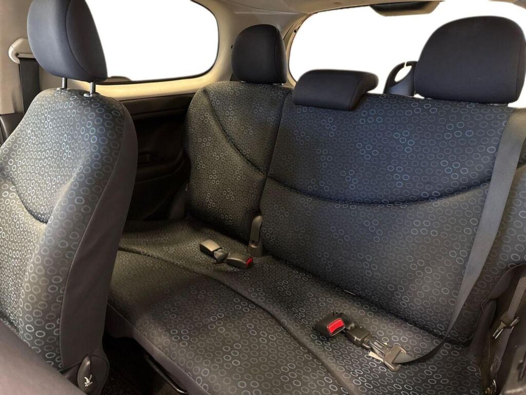 Toyota Yaris 2003 Hopea