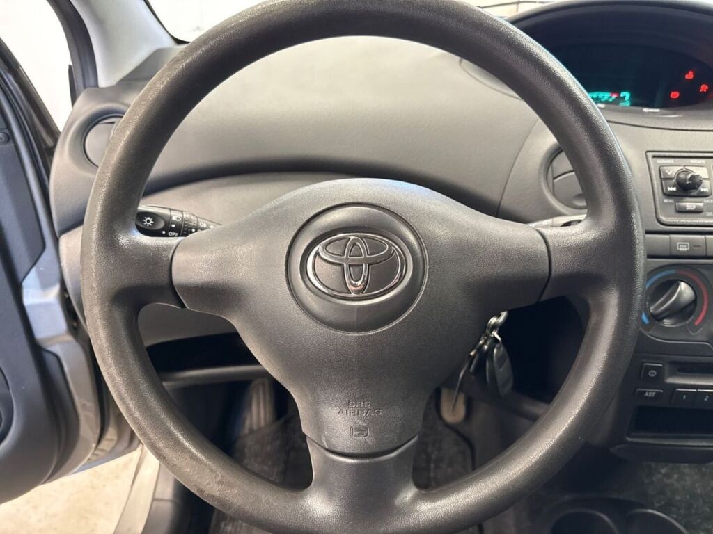 Toyota Yaris 2003 Hopea