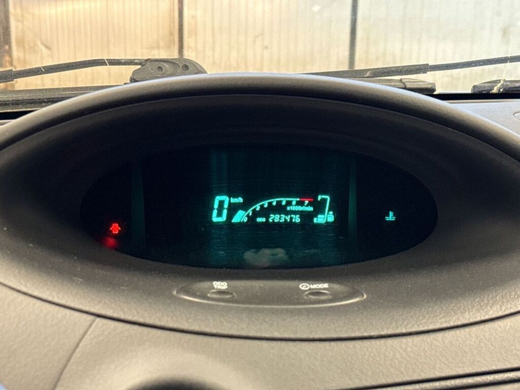 Toyota Yaris 2003 Hopea