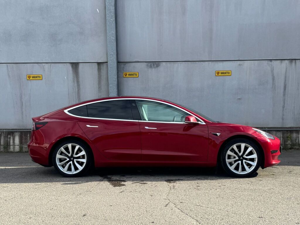 Tesla Model 3 2019 Punainen